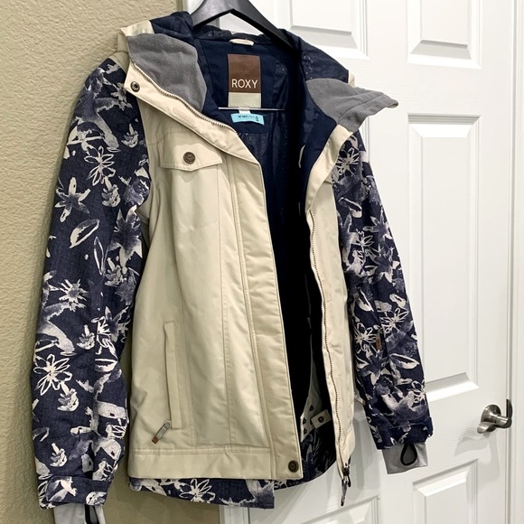 Roxy Jackets & Blazers - Roxy Women's Ceder Jacket 10k size S
DryFlight Technology Denim Bleached